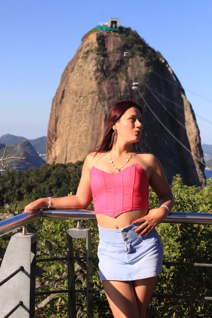 Miss Yera, modelo pelirroja en Lima, calendario 2026