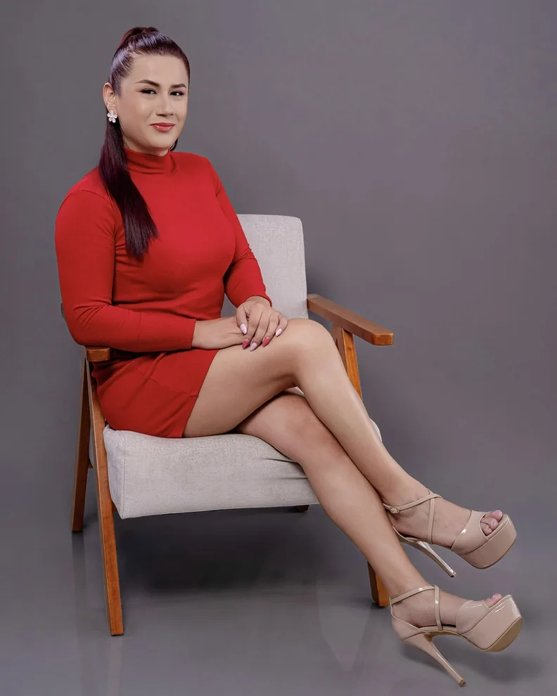 Miss Yera, modelo pelirroja en Lima, calendario 2026