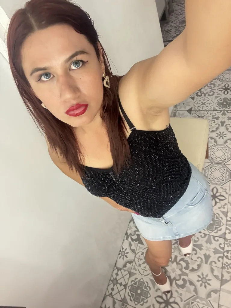 Miss Yera, modelo pelirroja en Lima, calendario 2026